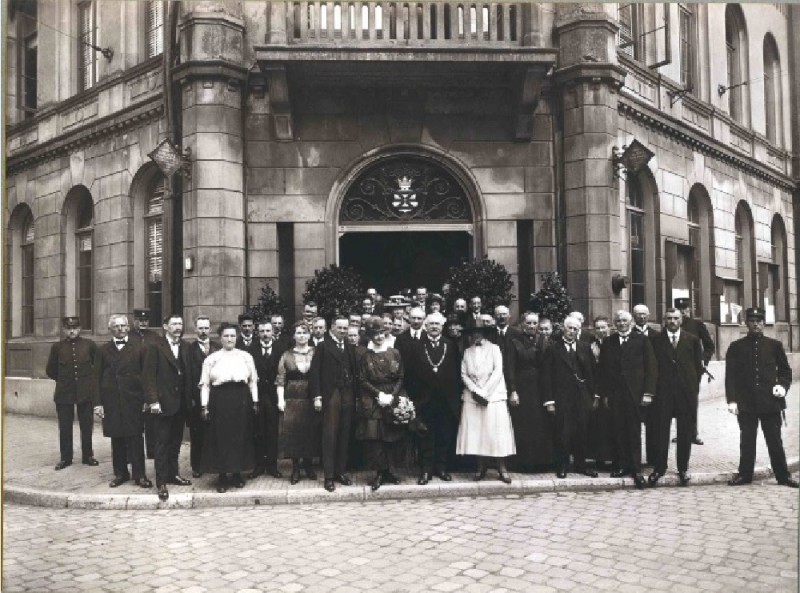Langestraat oude stadhuis 25-jarig jubileum burgemeester Bergsma 8-8-1921.jpg