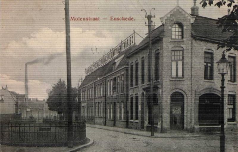 Molenstraat met Sanders ijzergieterij.jpg