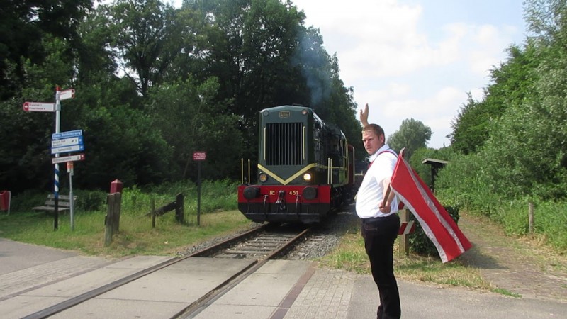 Badweg overweg goederentrein van Haaksbergen naar Boekelo.jpg