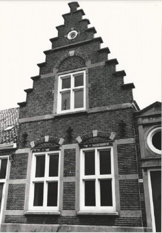 Walstraat 24a Parochiehuis van de Jacobuskerk 1980.jpg