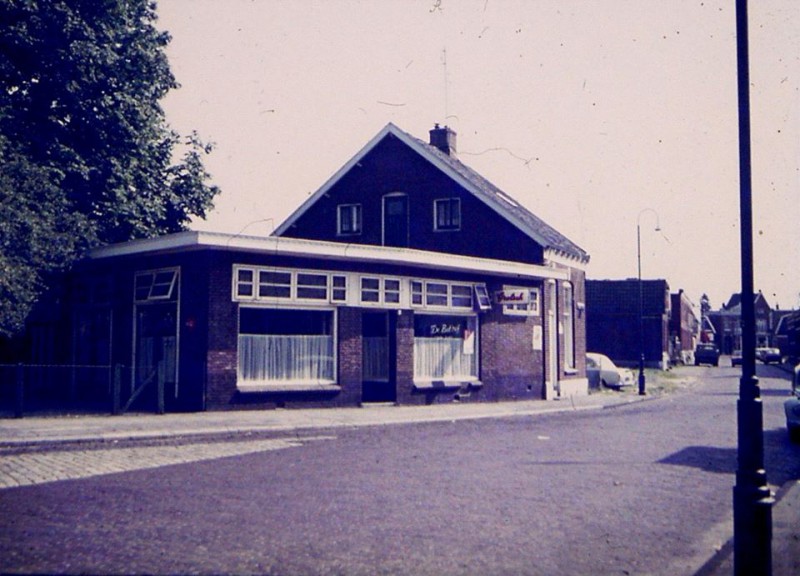 Tweede Bothofdwarsstraat Café De Bothof ook wel genoemd café Harmsen.jpg