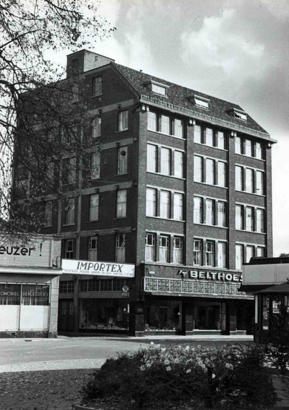 Beltstraat 1 hoek Haaksbergerstraat 1955 't Belthoes met vestiging van architektenburo Beltman.jpg