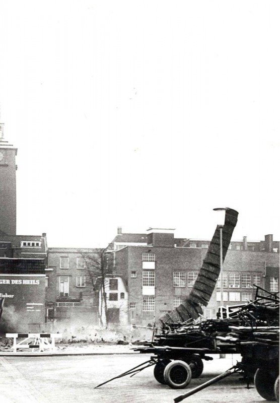 Van Heekplein schoorsteen van Heekbad.(2).jpg