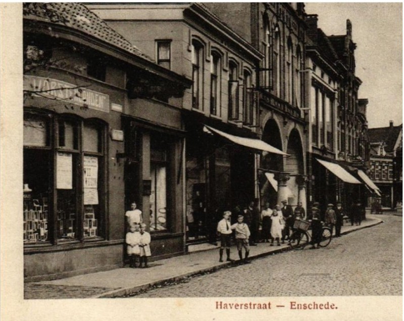 Haverstraat hoek Markt sigarenmagazijn De Vorstenlanden A.H. van Oort.jpg