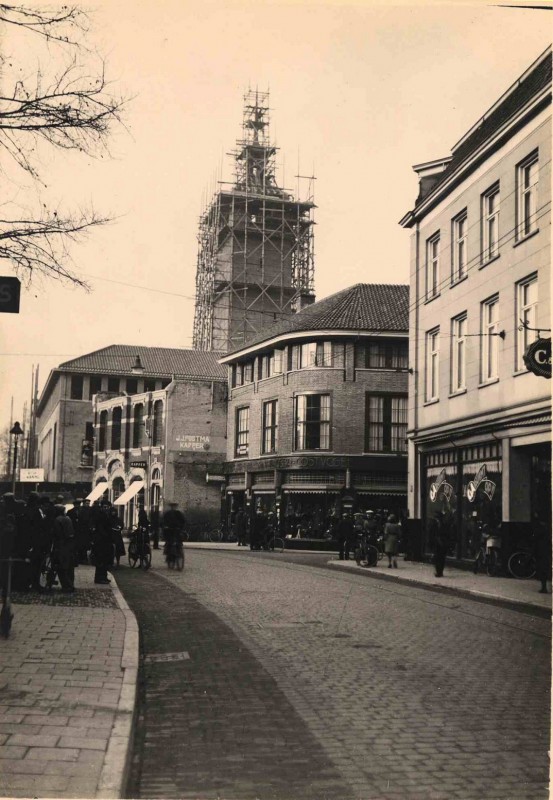 Langestraat 24 stadhuis in aanbouw, Rechts Haverstraat met Oostvogel. 21-1-1931.jpg