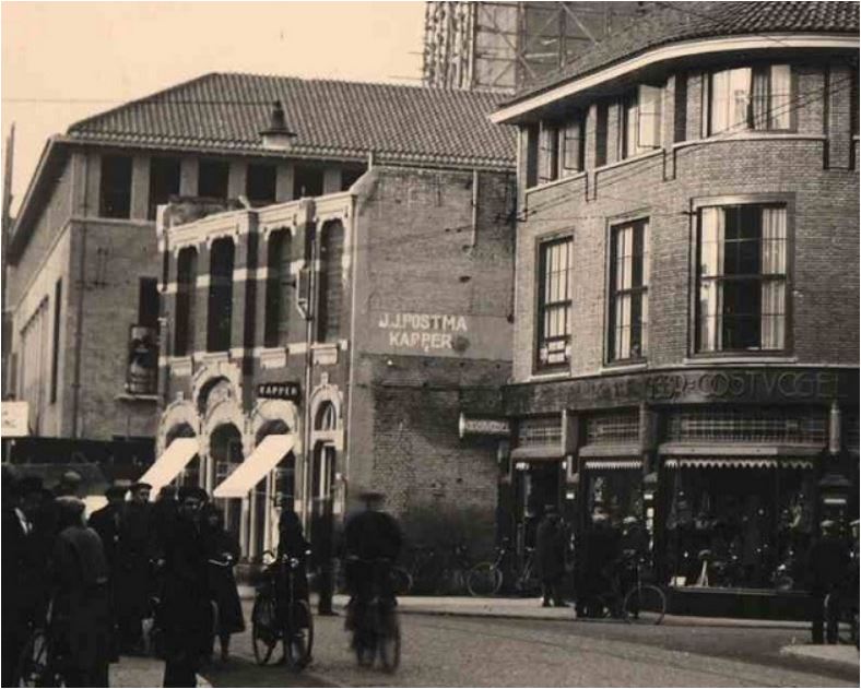 J.J. Postma, Kapper, Langestraat - tussen Stadhuis en Oostvogel.JPG