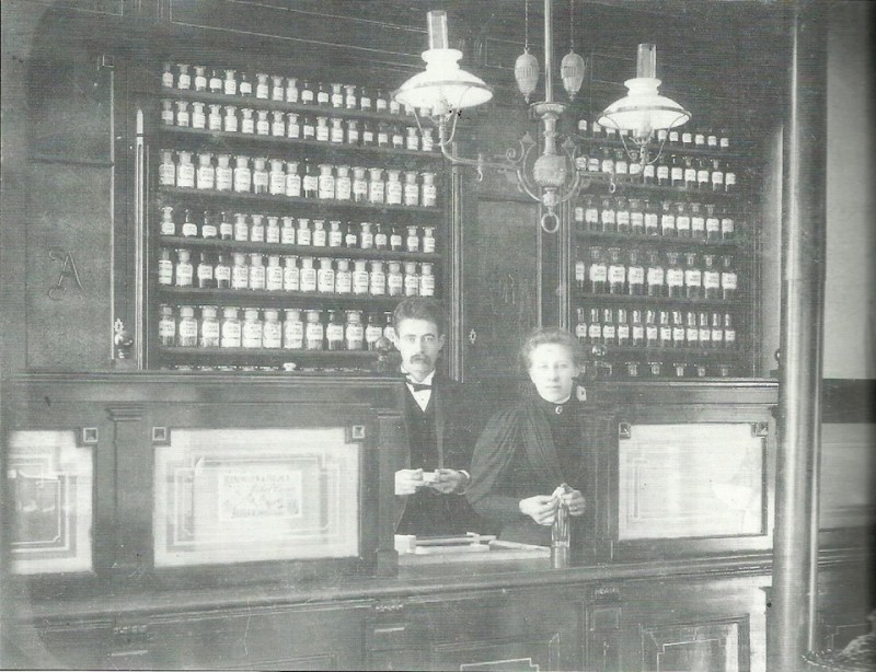 Markt 22 Apotheek Snuif interieur.jpg