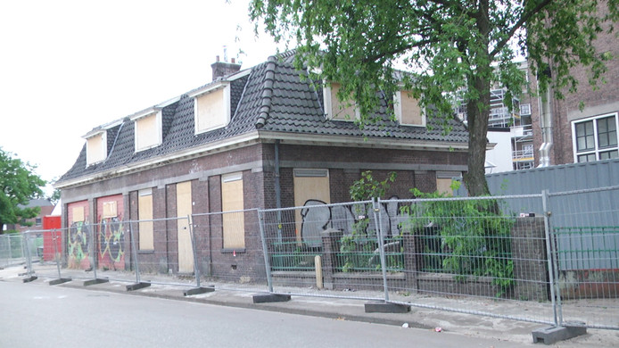 De voormalige conciërgewoning bij de Ambachtsschool.jpg