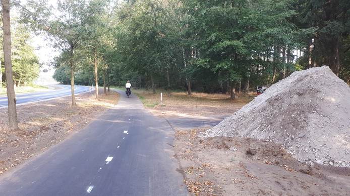 Grond niet gekocht fietspad stopt abrupt in Enschede.jpg