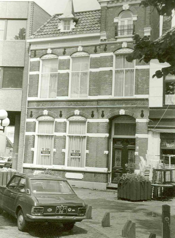 Markt 10, huidig café Jansen en Janssensvroeger woonhuis R. Tattersall.jpg