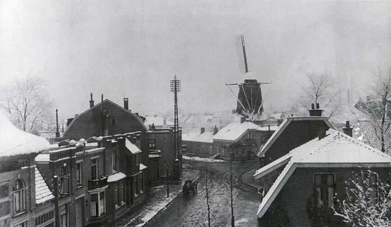 Brinkstraat-Spelbersgweg en Perikweg. De Renatakerk nam z'n plaats in. sneeuw winter.jpg
