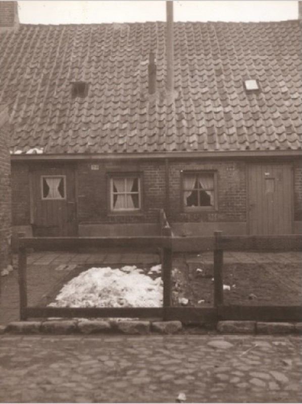 Zwanensteeg Achterszijde afdakswoningen 1967.jpg