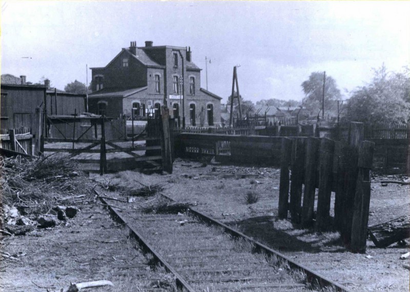 Zuiderspoorstraat 1943 Station Zuid gelegen aan de spoorlijn Enschede-Ahaus. Het station is in 1903 gebouwd en in 1959 afgebroken..jpg