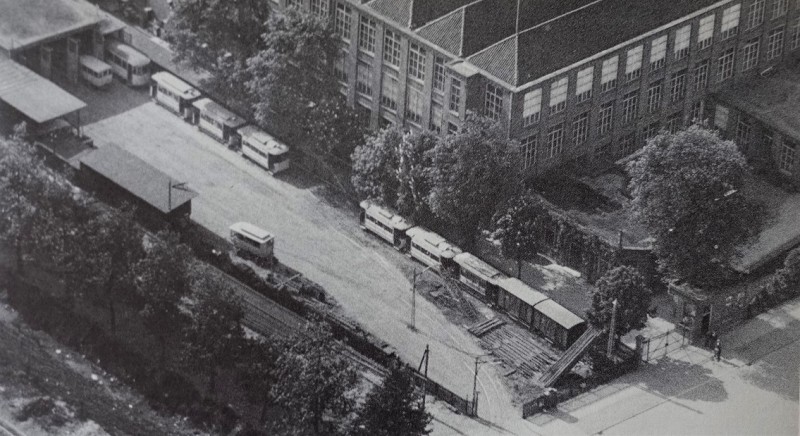 Bekkumerstraat 40 [ nu de Spoordijkstraat] Luchtfoto van het remise terrein van de T.E.T..jpg