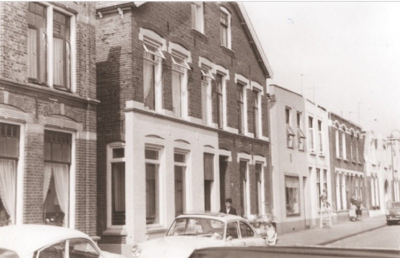 Soendastraat 11, 13, 15 foto 1967.jpg