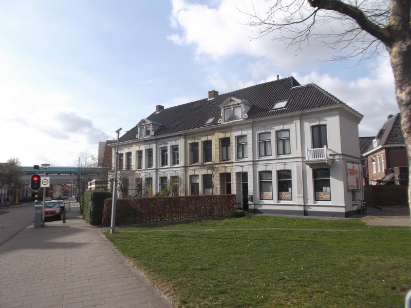 Emmastraat 2-8 hoek Haaksbergerstraat oude villawoningen.JPG