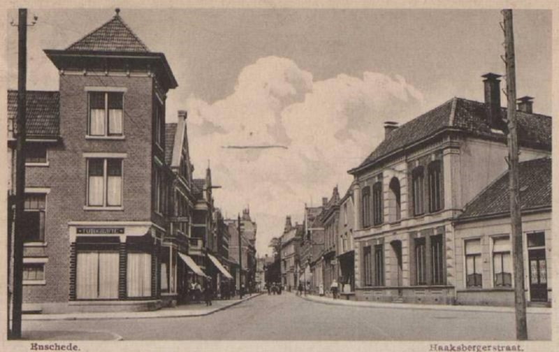Haaksbergerstraat 46 hoek Nijverheidstraat en Beltstraat links pand Weise.jpg