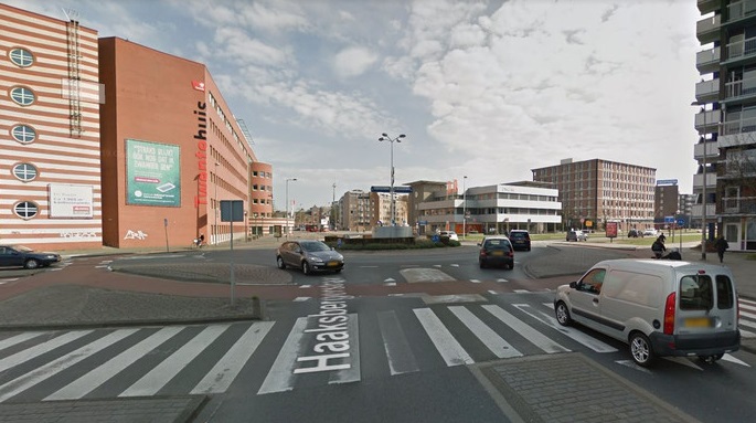 Rotonde Ripperdastraat in Enschede ligt er vanaf volgende week maanden uit.jpg