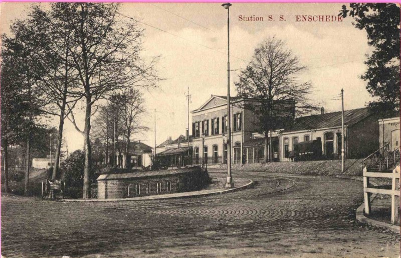 Stationsweg 1910 Zicht op oprit en Station Staats Spoor.jpg