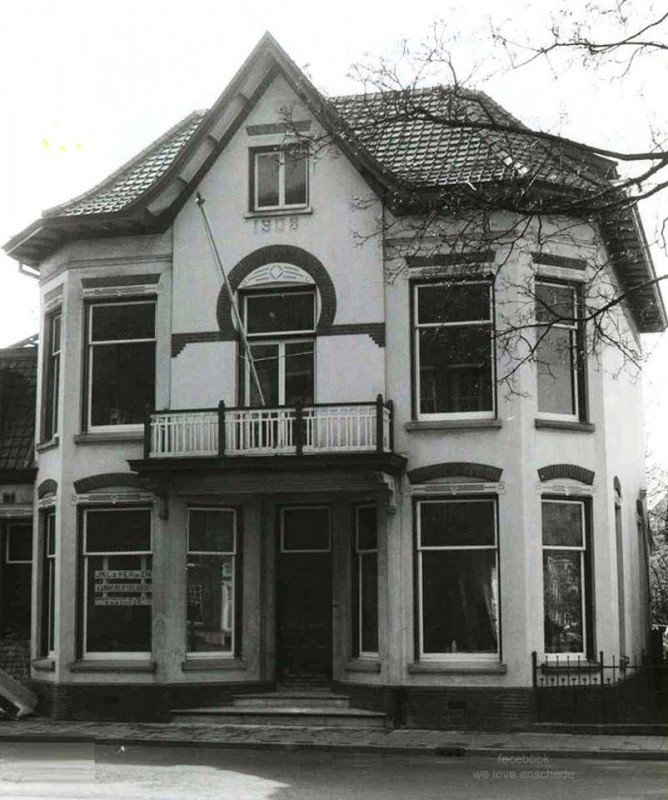 Brammelerstraat 1-3 villa anno 1908 foto 1957.jpg