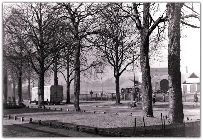 PARKWEG-NS-STATION met restant Atjehpark 1948.jpg