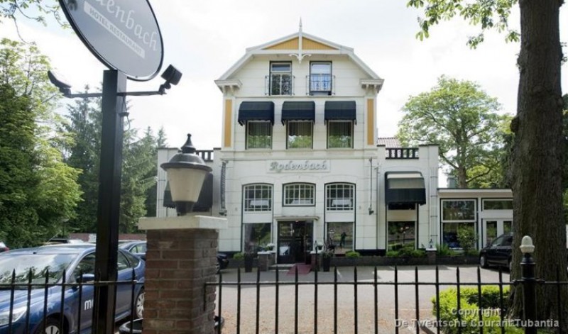 Drie historische verenigingen vragen de gemeente voormalig Hotel Rodenbach aan te wijzen als monument..jpg