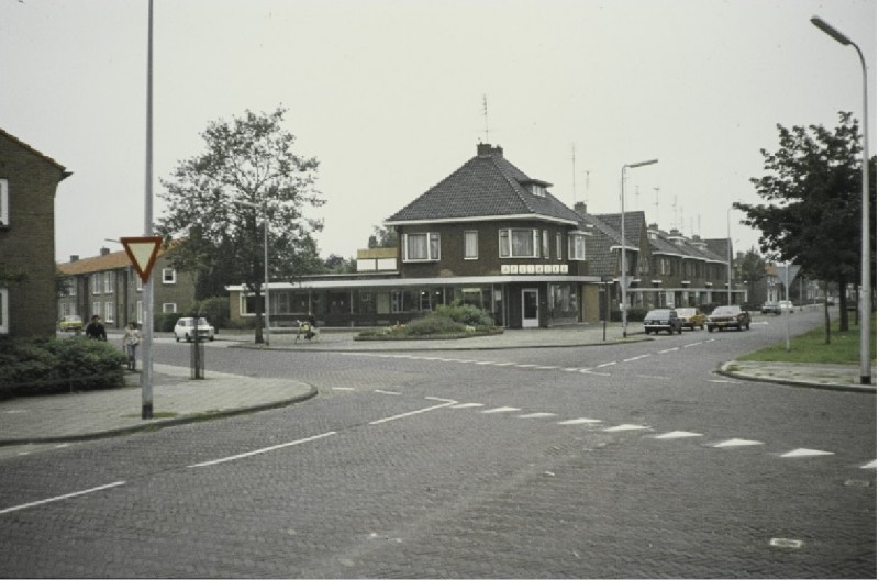 B.W. ter Kuilestraat 215 hoek Elferrinksweg Apotheek Het Stadsveld.jpg