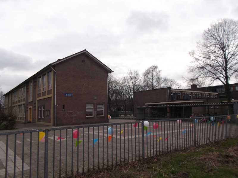 Jan Vermeerstraat 45 hoek Meindert Hobbemastraat hoek Jan Vermeerstraat school De Triangel.JPG