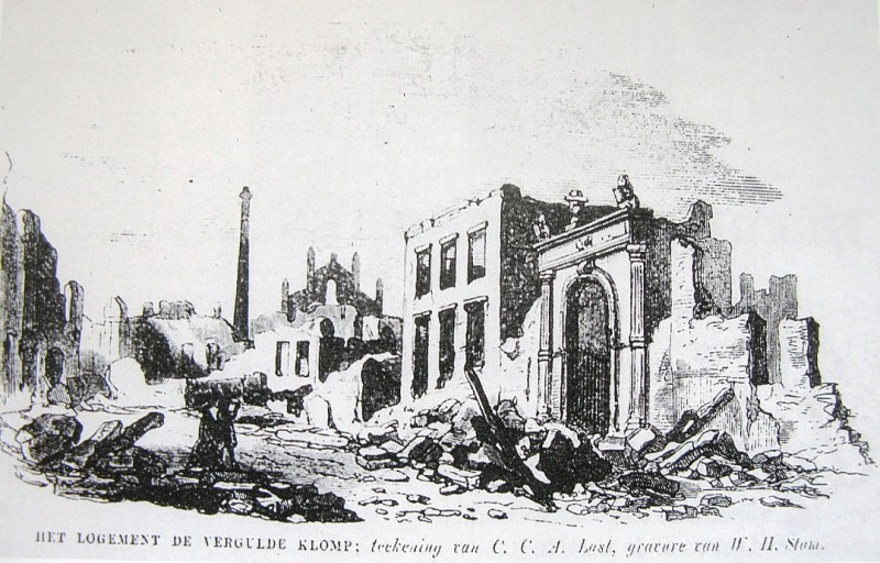De Klomp restant poort (nu aan de Strootsweg) na de stadsbrand van 1862.jpg