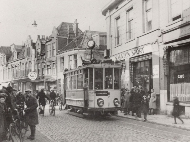 Gronausestraat 1 De Klomp tram magazijn Sport.jpg