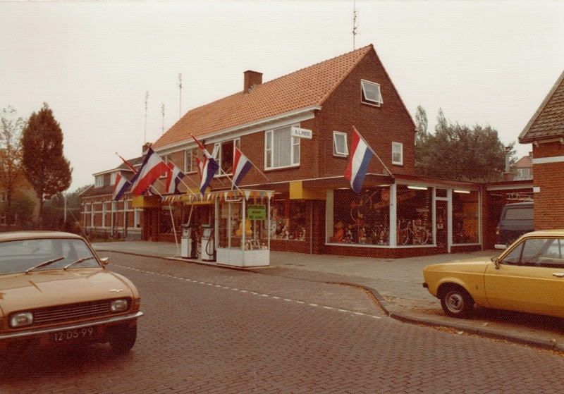 Olieslagweg 47 winkel Piest. 1976.jpg