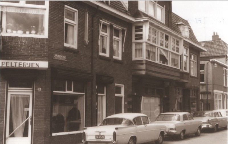 Van Lochemstraat 26-30 o.a. Donkerwolke Pelterijen 1967.jpg