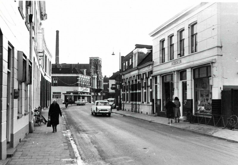 Oldenzaalsestraat 85 rechts en 87 Obdeijn hoek van Lochemstraat 1971.jpg