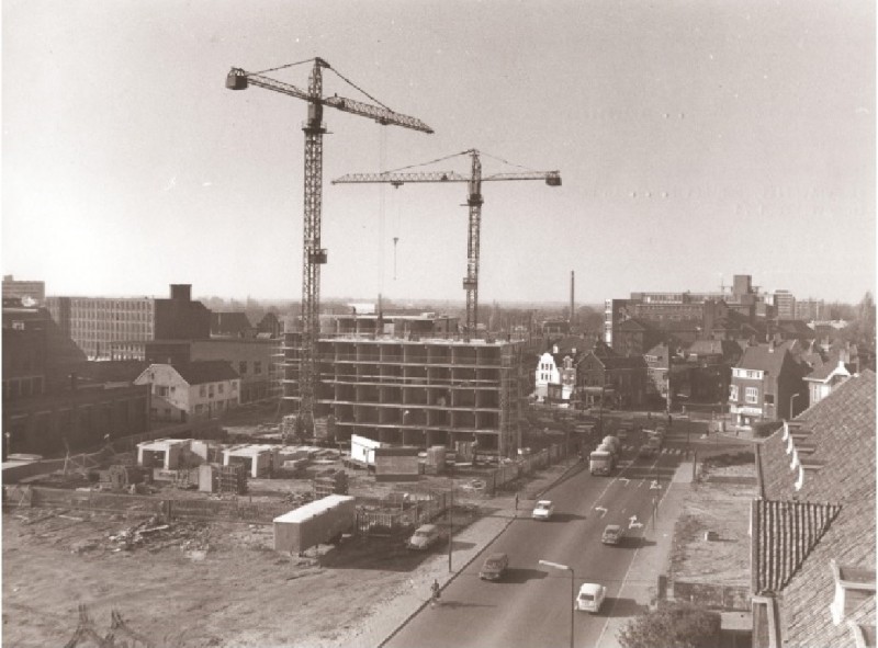 C.F. Klaarstraat Studentenflat van het I.T.C. in aanbouw nov. 1971.jpg
