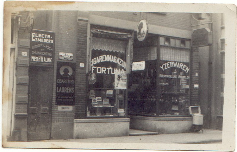 Haaksbergerstraat 6-12 Electr. Smederij Wed. H.H. Alink Sigarenmagazijn Fortuna 1928.jpg