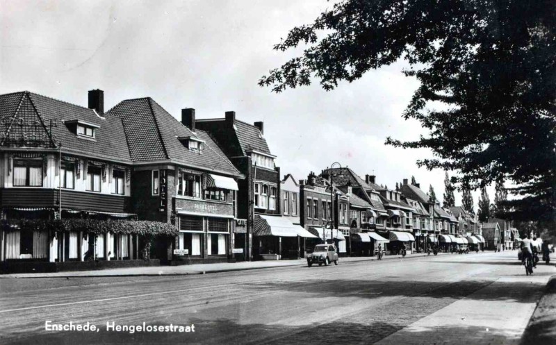 Hengelosestraat 194-200 , met links het Parkhotel 1960.jpg