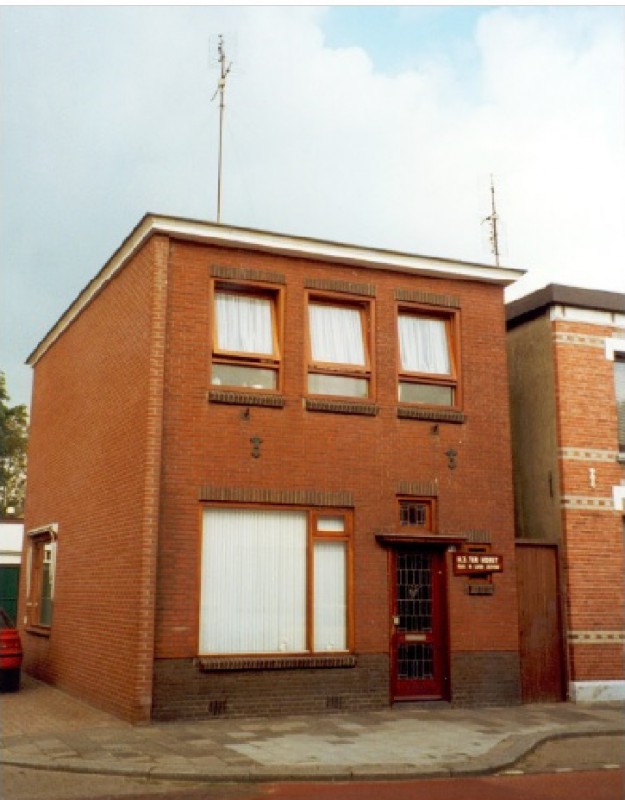 Perikweg 34 Vrijstaand woonhuis, H.J.Ter Horst Glas in Lood Zetter.jpg