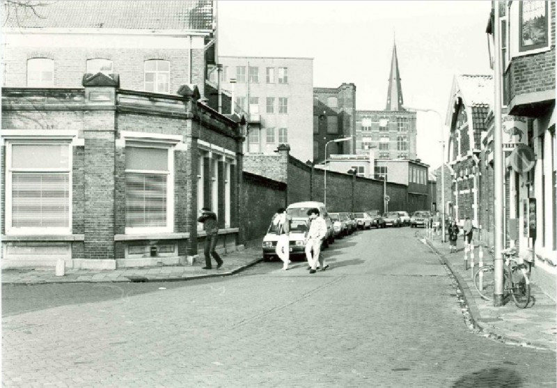 Van Lochemstraat 37 Kruising met Noorderhagen. Van Heek en Co 1980.jpg