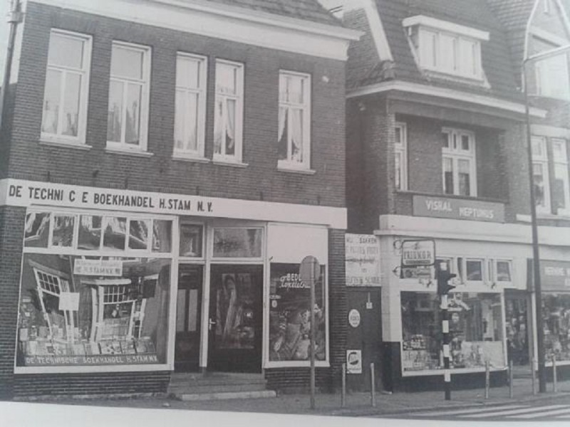 C.F. Klaarstraat 4 hoek Haaksbergerstraat  Vishandel Neptunus Boekhandel Stam.jpg