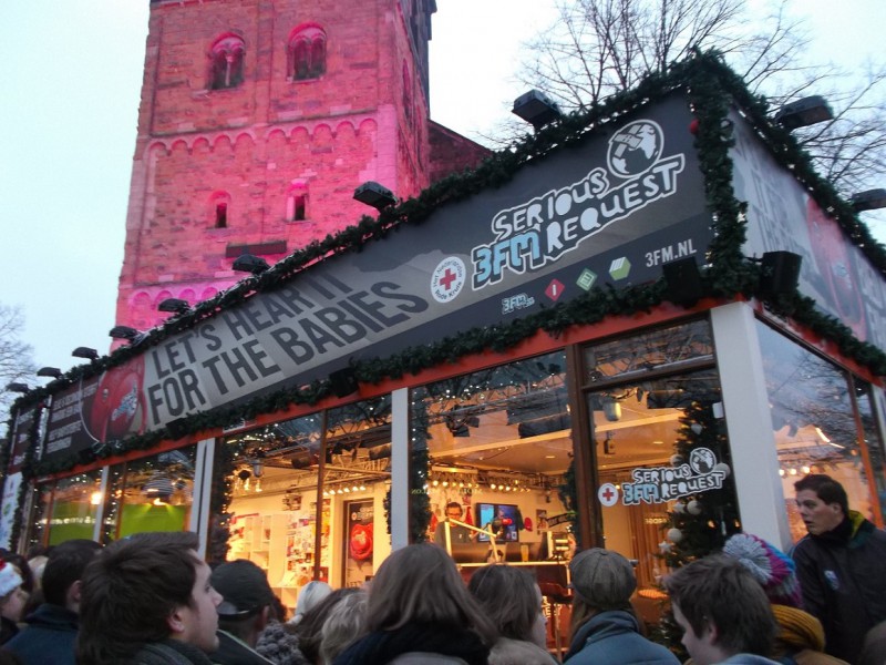 Oude Markt Glazen huis serious 3 fm request 19-12-2012.JPG