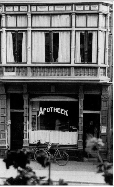 Langestraat 1-3 hoek Kalanderstraat Apotheek Sijtsema..jpg