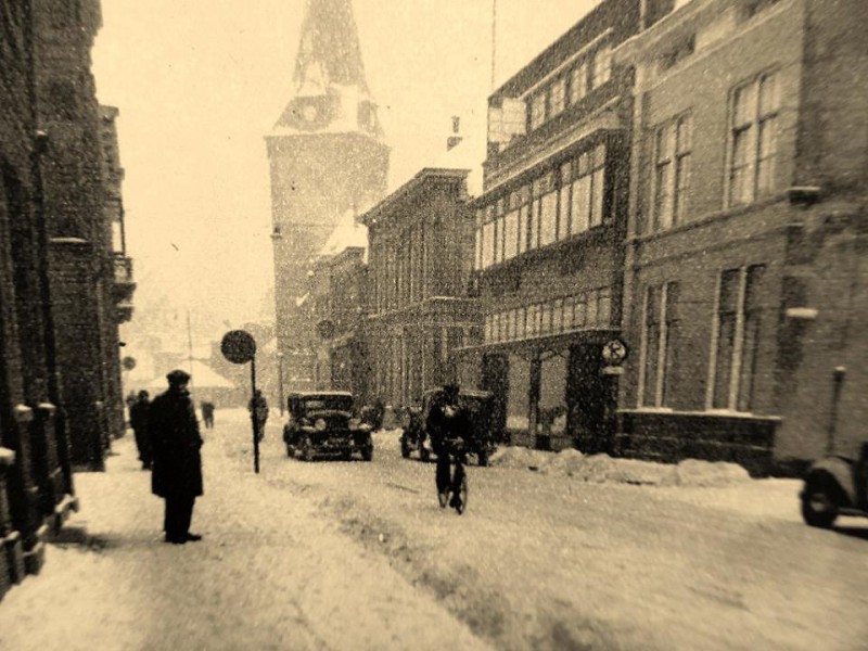 Langestraat 52 rechts richting Markt sneeuw.jpg