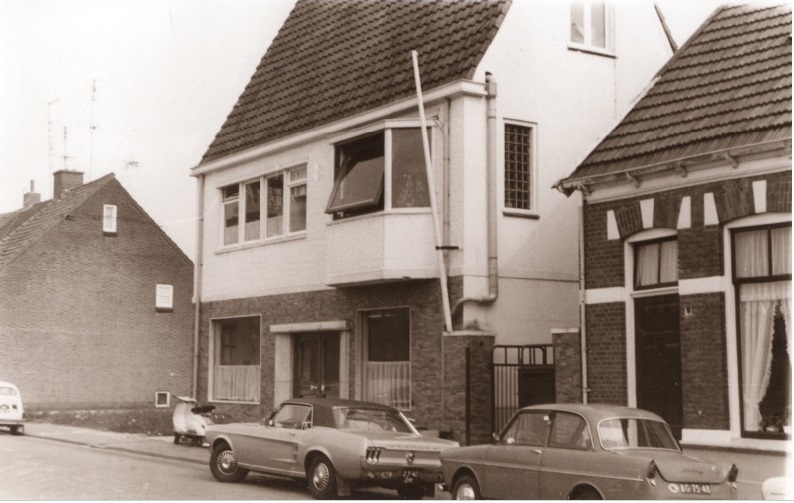Ledeboerstraat 12 voorzijde woningen 1967.jpg