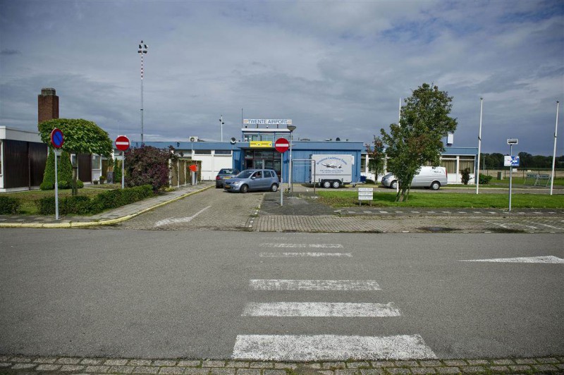 Vliegschool NAV op Twente Airport vleugellam.jpg