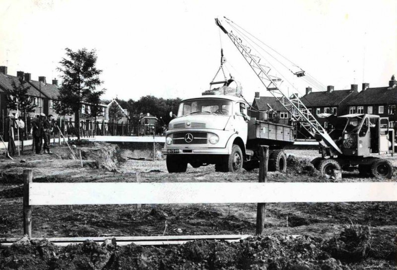 Velveweg 70 start nieuwbouw Goede Herderkerk 1964.jpg