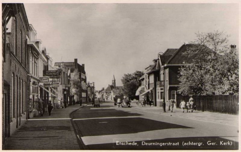 Deurningerstraat 11 en 13a Herman kleding het grote gebouw links is Avion.jpg