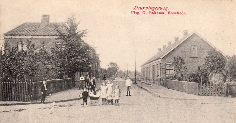 Deurningerstraat 79, 81 e.v. vroeger Deurningerweg kruising Hengelosedwarsstraat Dr. Benthemstraat 1900.jpg
