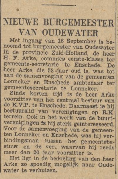 H.F. Arke commies eerste-klasse gemeente-secretarie krantenbericht Trouw 3-9-1948.jpg