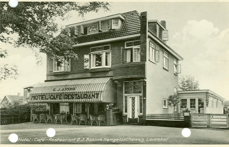 Hengelosestraat 437 Zicht op hotel-café-restaurant Assink 1930..jpg