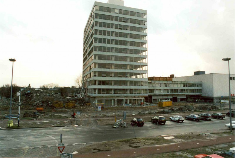 Boulevard 1945 april 2001 Wegwerkzaamheden en bouwactiviteiten bij een voormalige Twentec toren; renovatie.jpg
